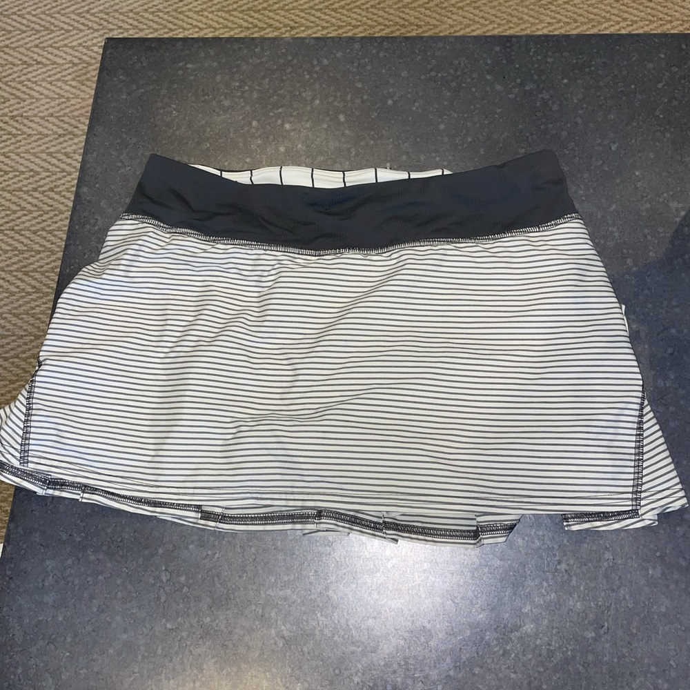 Lululemon grey and white striped tennis skirt
